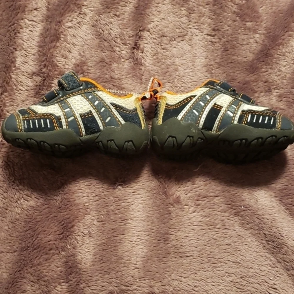 Little boys tennis shoes‎
